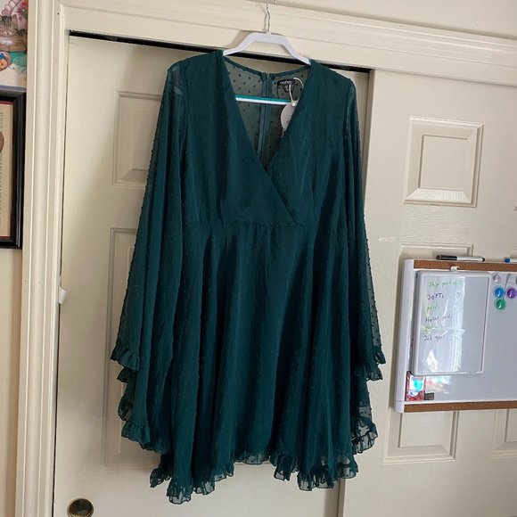Boohoo Plus Dresses & Skirts - Elegant Green V-Neck Dress
